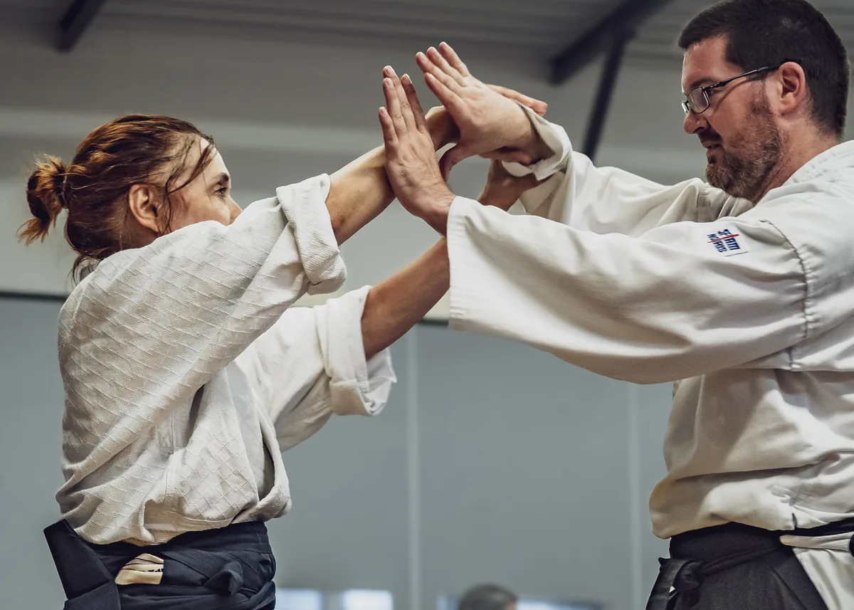 Travail technique de prise de poignets en aïkido traditionnel